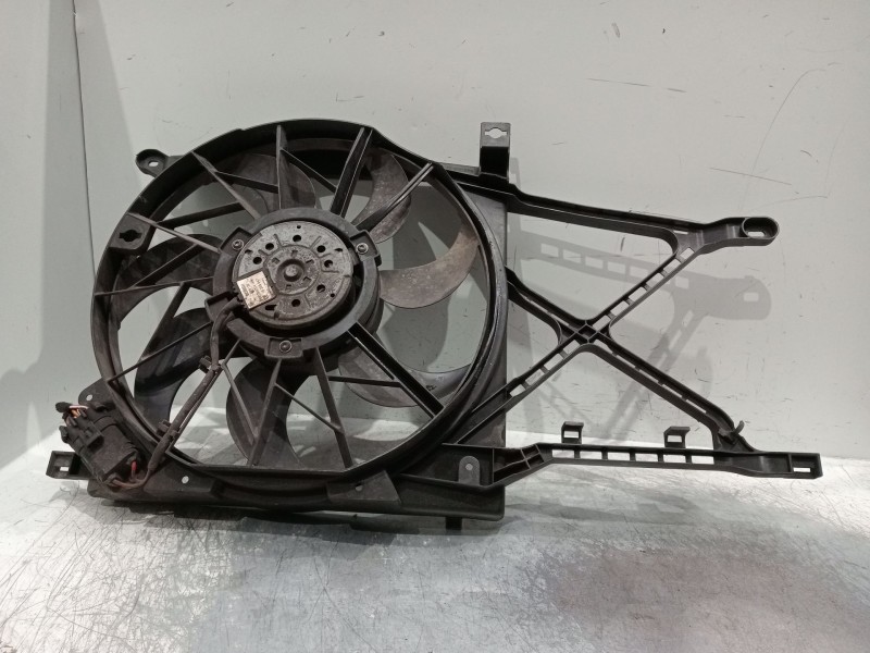 Recambio de electroventilador para opel zafira / zafira family b (a05) 1.6 (m75) referencia OEM IAM 0130303986  