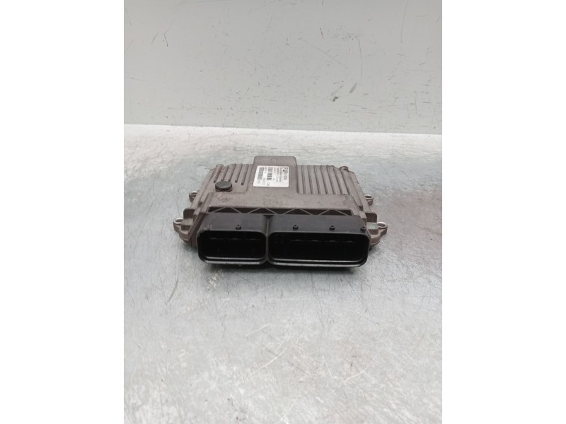 Recambio de centralita motor uce para fiat punto (188_) 1.3 jtd 16v referencia OEM IAM 55192093 7160002103 