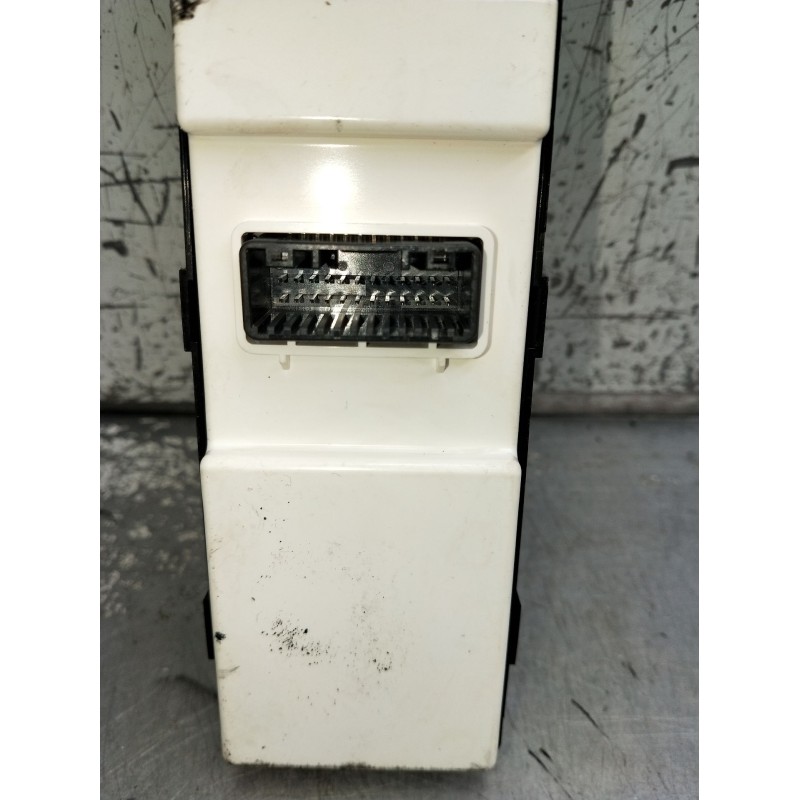 Recambio de mando elevalunas delantero derecho para hyundai ioniq (ae) 1.6 gdi hybrid referencia OEM IAM 93575G2160 299163516 si