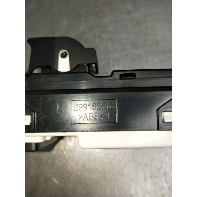 Recambio de mando elevalunas delantero derecho para hyundai ioniq (ae) 1.6 gdi hybrid referencia OEM IAM 93575G2160 299163516 si