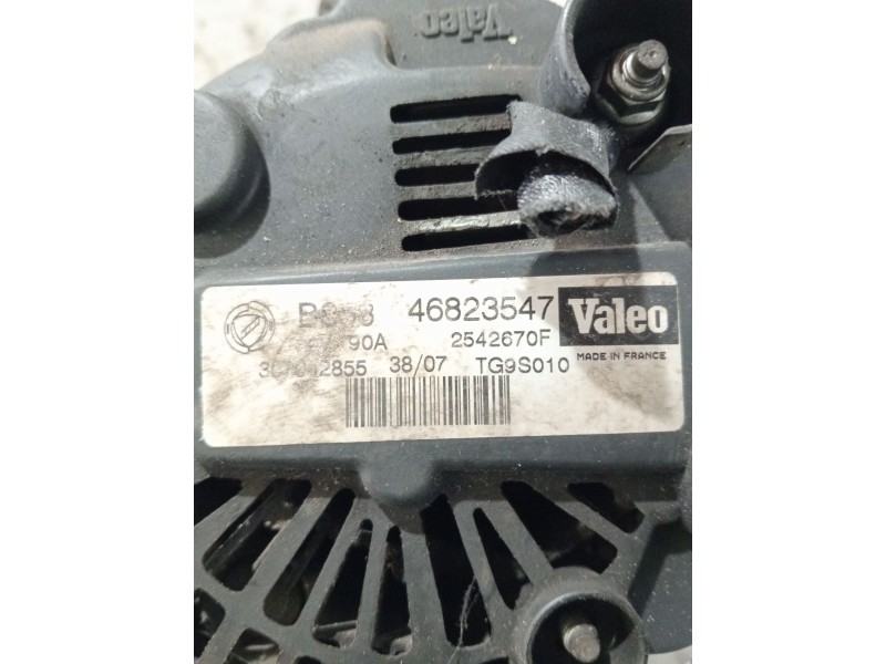 Recambio de alternador para fiat linea (323_, 110_) 1.3 d multijet (323axb11, 323axb1a) referencia OEM IAM 46823547 2542670F 