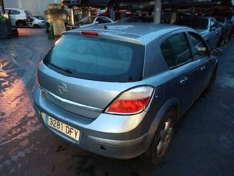 opel astra h berlina del año 2005