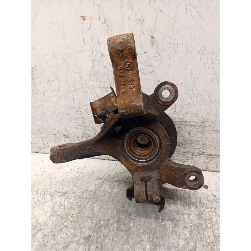 Recambio de mangueta delantera izquierda para mercedes-benz clase v (638/2) v 220 cdi (638.294) referencia OEM IAM   