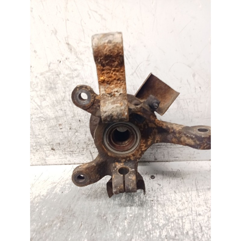 Recambio de mangueta delantera derecha para mercedes-benz clase v (638/2) v 220 cdi (638.294) referencia OEM IAM   