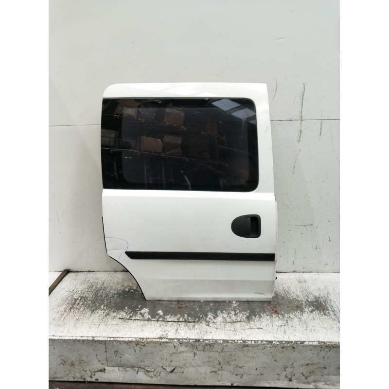 Recambio de puerta lateral corredera derecha para opel combo tour 1.3 cdti 16v referencia OEM IAM  5P 