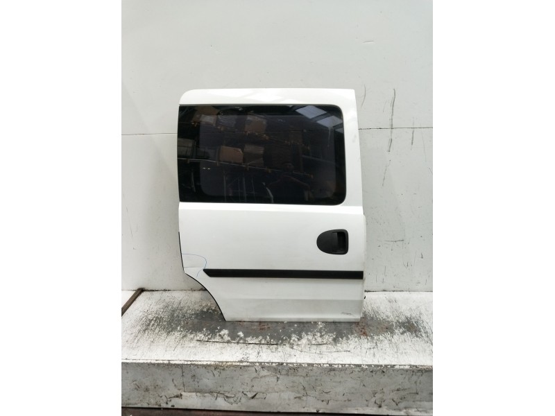 Recambio de puerta lateral corredera derecha para opel combo tour 1.3 cdti 16v referencia OEM IAM  5P 