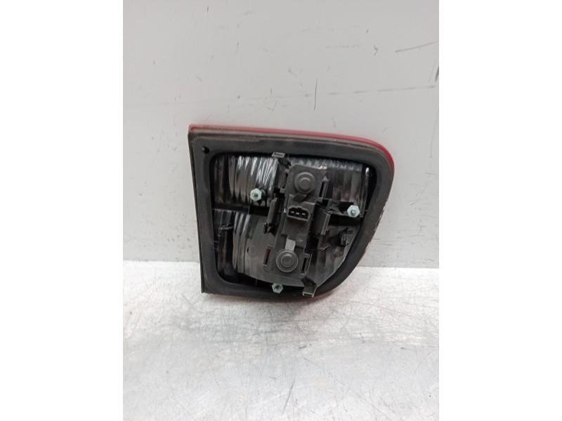 Recambio de piloto trasero derecho interior para seat leon (1m1) 1.9 tdi referencia OEM IAM 1m6945092b  