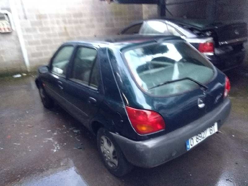 ford fiesta berlina del año 1996