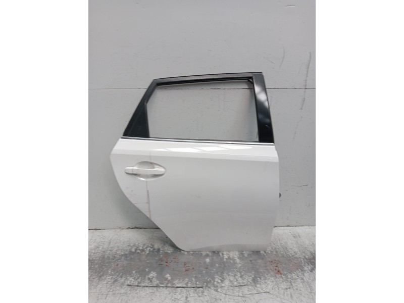Recambio de puerta trasera derecha para toyota auris (_e18_) 1.3 (nre180_) referencia OEM IAM  5P 