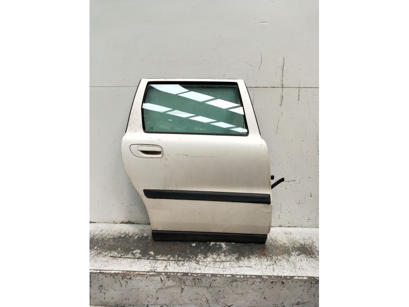 Recambio de puerta trasera derecha para volvo v70 ii (285) d5 referencia OEM IAM  5P 