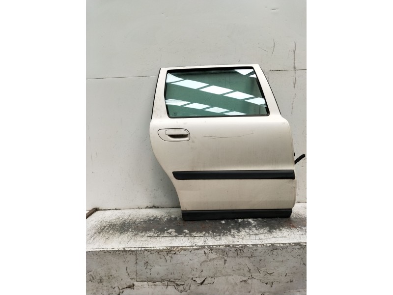 Recambio de puerta trasera derecha para volvo v70 ii (285) d5 referencia OEM IAM  5P 