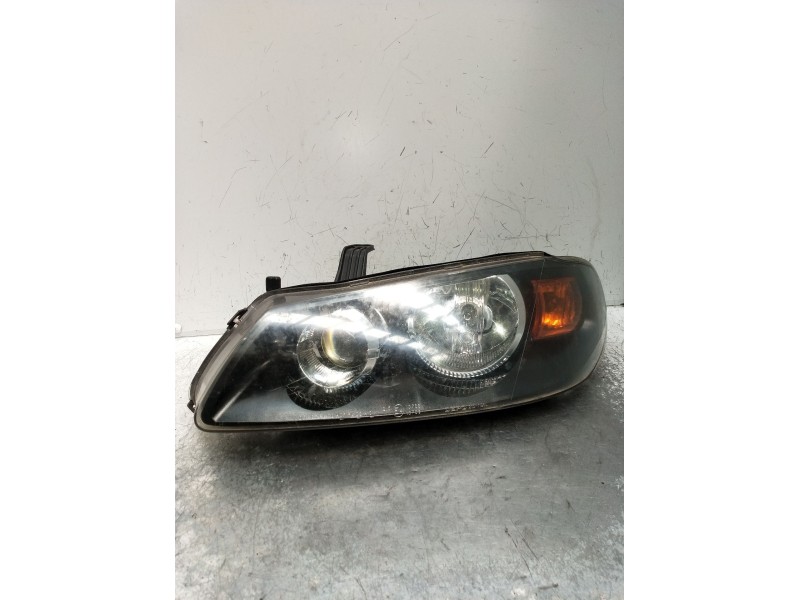 Recambio de faro izquierdo para nissan almera ii hatchback (n16) 1.8 referencia OEM IAM   
