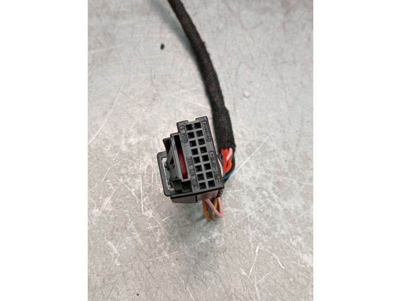 Recambio de retrovisor derecho para skoda octavia iii (5e3, nl3, nr3) 2.0 tdi referencia OEM IAM electrico 1 enchufe 12 cables 