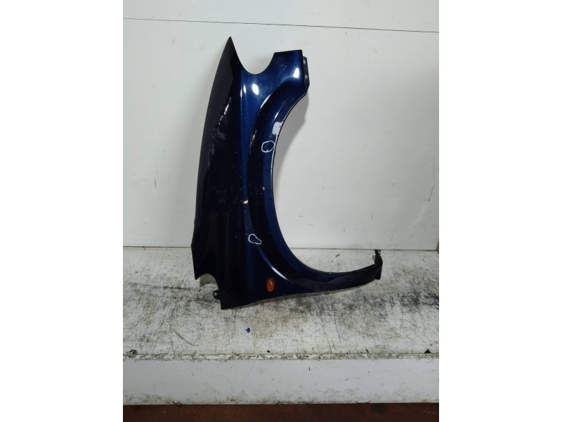 Recambio de aleta delantera derecha para chrysler voyager (rg) 3.3 lx grand voyager referencia OEM IAM   