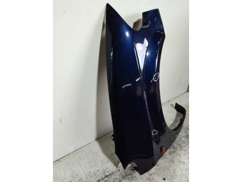 Recambio de aleta delantera derecha para chrysler voyager (rg) 3.3 lx grand voyager referencia OEM IAM   
