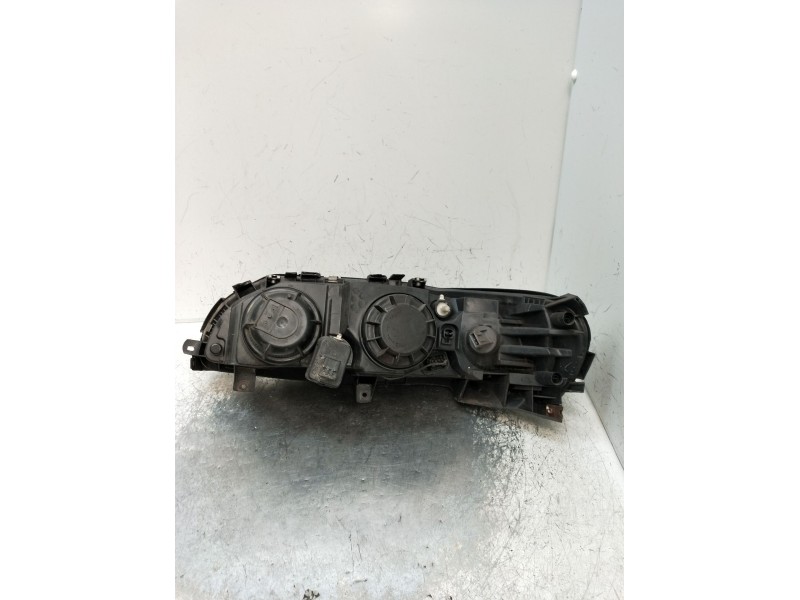 Recambio de faro derecho para volvo v70 ii (285) d5 referencia OEM IAM 037731114R  