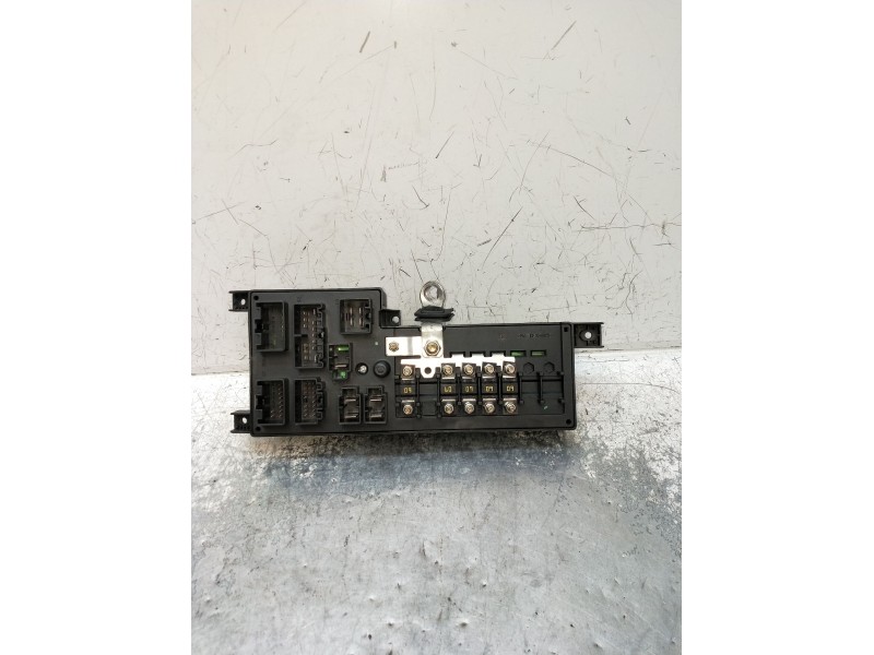 Recambio de caja reles / fusibles para volvo v70 ii (285) d5 referencia OEM IAM 8637841 518717004 