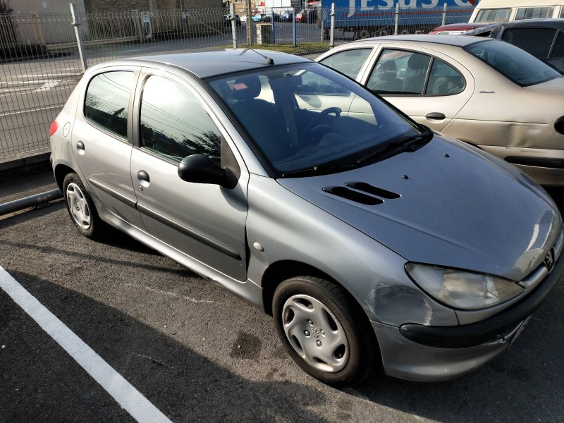 peugeot 206 berlina del año 2002