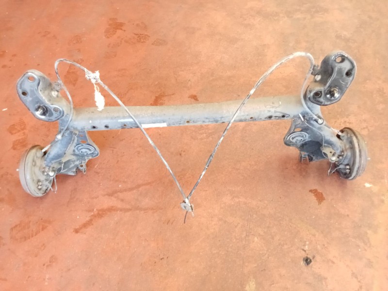 Recambio de puente trasero para ford fiesta vi (cb1, ccn) 1.25 referencia OEM IAM E10076AS0860  TAMBOR/ABS