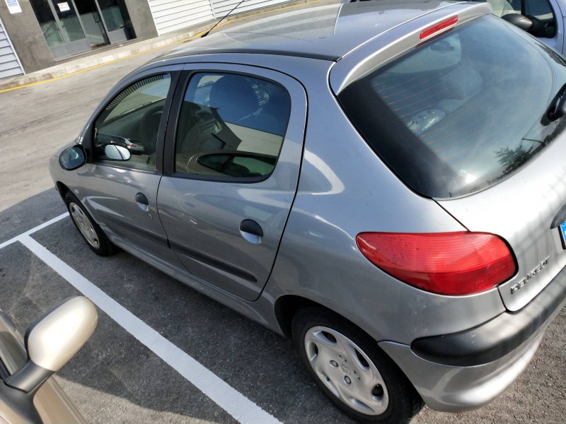 peugeot 206 berlina del año 2002