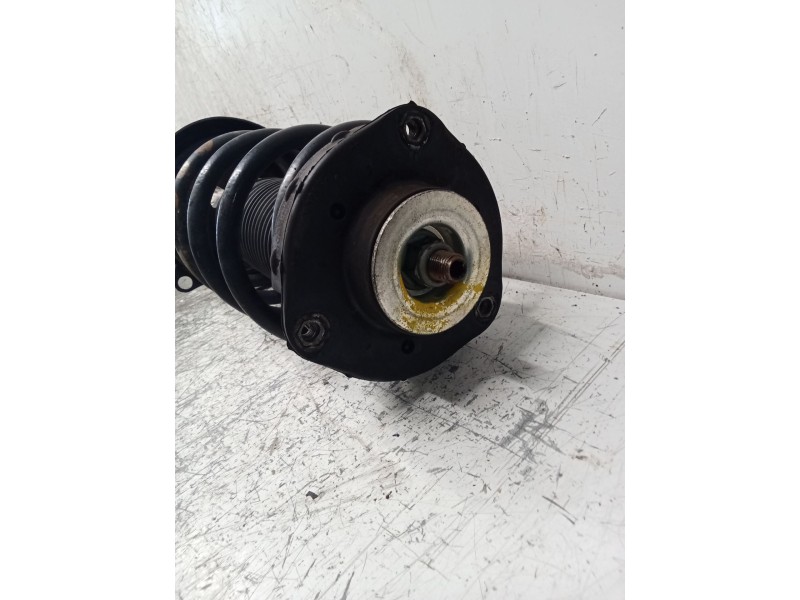 Recambio de amortiguador delantero derecho para volkswagen polo (6n2) 1.9 sdi referencia OEM IAM 6N0413031K  