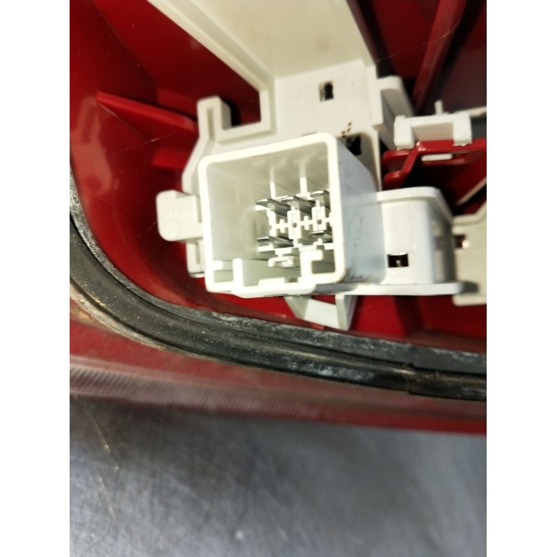 Recambio de piloto trasero derecho para ford fiesta vi (cb1, ccn) 1.25 referencia OEM IAM 1709552 8A6113404A 