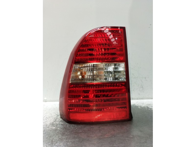 Recambio de piloto trasero izquierdo para kia sportage ii (je_, km_) 2.0 i 16v referencia OEM IAM 924011F0  