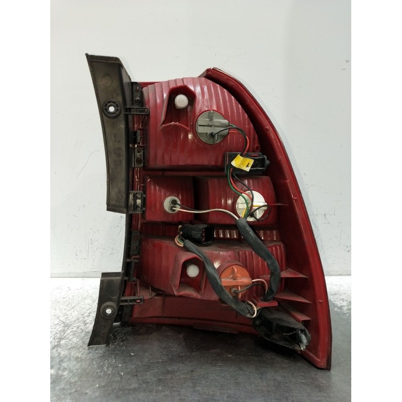 Recambio de piloto trasero izquierdo para kia sportage ii (je_, km_) 2.0 i 16v referencia OEM IAM 924011F0  