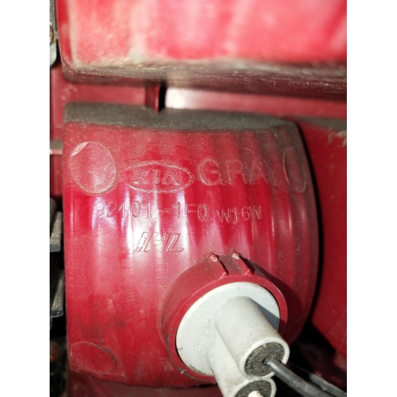 Recambio de piloto trasero izquierdo para kia sportage ii (je_, km_) 2.0 i 16v referencia OEM IAM 924011F0  
