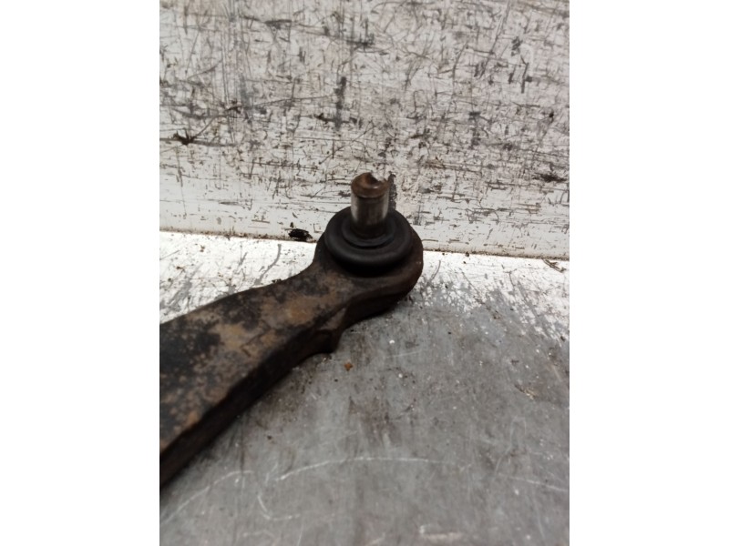 Recambio de brazo suspension inferior delantero izquierdo para peugeot 106 ii (1a_, 1c_) 1.1 i referencia OEM IAM   
