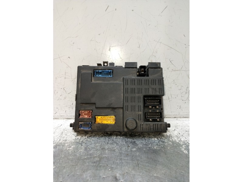 Recambio de caja reles / fusibles para citroën xsara (n1) 2.0 hdi 90 referencia OEM IAM 9639087680 73002412 