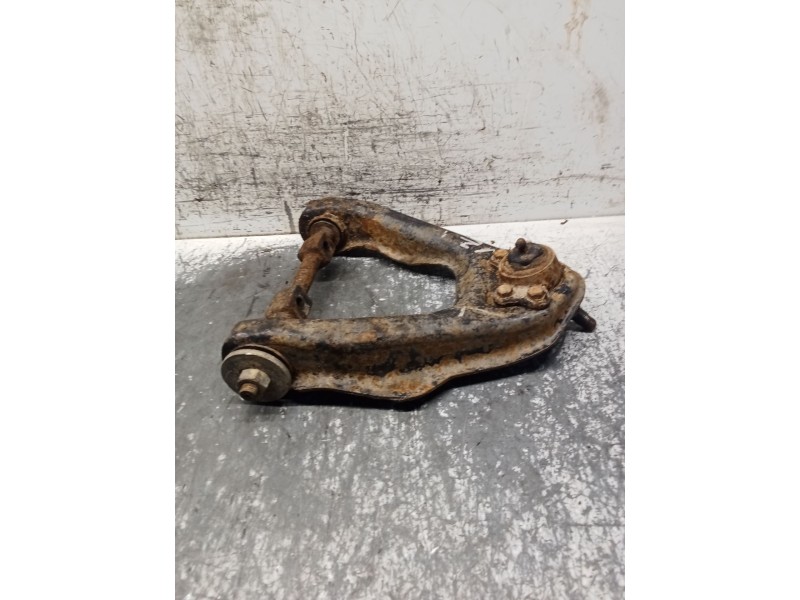 Recambio de brazo suspension superior delantero izquierdo para ssangyong musso (fj) 2.9 d referencia OEM IAM   