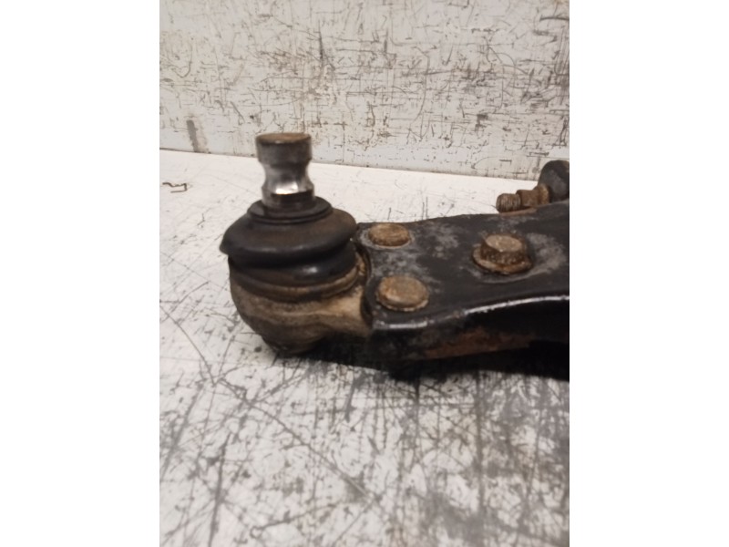 Recambio de brazo suspension inferior delantero izquierdo para hyundai trajet (fo) 2.0 crdi referencia OEM IAM   