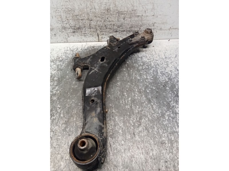 Recambio de brazo suspension inferior delantero izquierdo para hyundai trajet (fo) 2.0 crdi referencia OEM IAM   