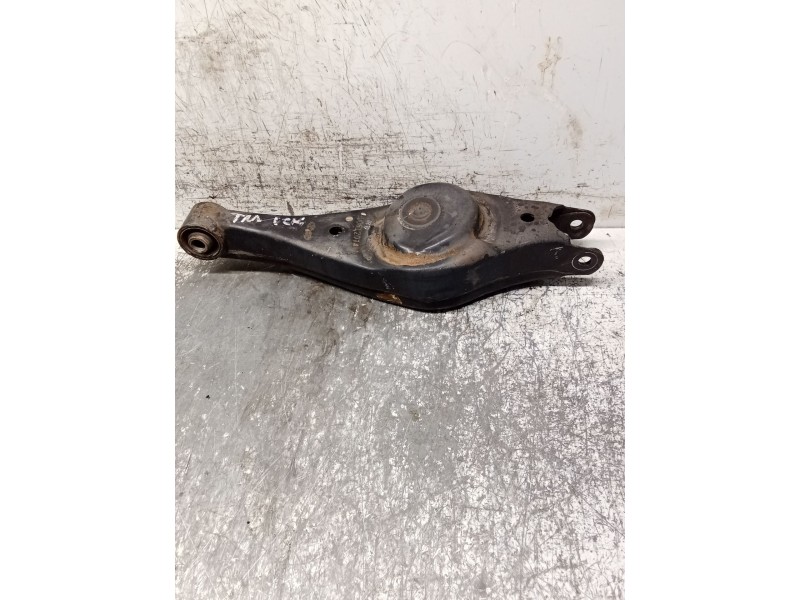 Recambio de brazo suspension inferior trasero derecho para kia carnival / grand carnival iii (vq) 2.9 crdi referencia OEM IAM   