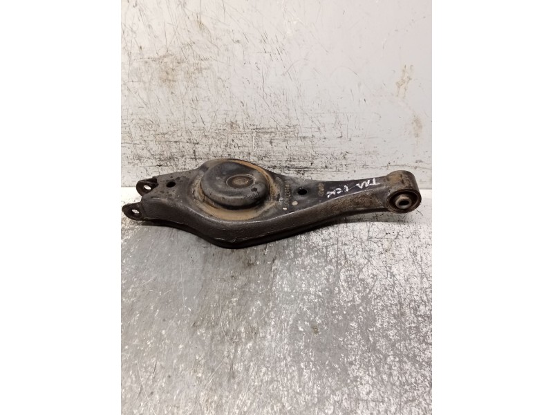 Recambio de brazo suspension inferior trasero derecho para kia carnival / grand carnival iii (vq) 2.9 crdi referencia OEM IAM   