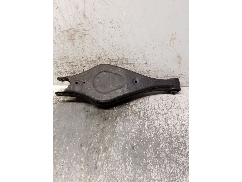 Recambio de brazo suspension inferior trasero derecho para kia carnival / grand carnival iii (vq) 2.9 crdi referencia OEM IAM   