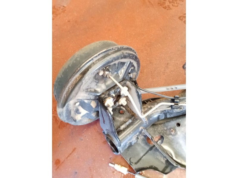 Recambio de puente trasero para dacia sandero ii tce 90 (b8m1, b8ma) referencia OEM IAM   TAMBOR/ABS