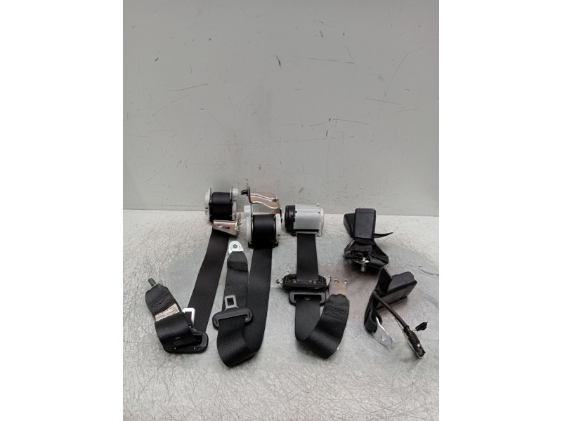 Recambio de juego cinturones trasero para toyota auris (_e18_) 1.3 (nre180_) referencia OEM IAM   
