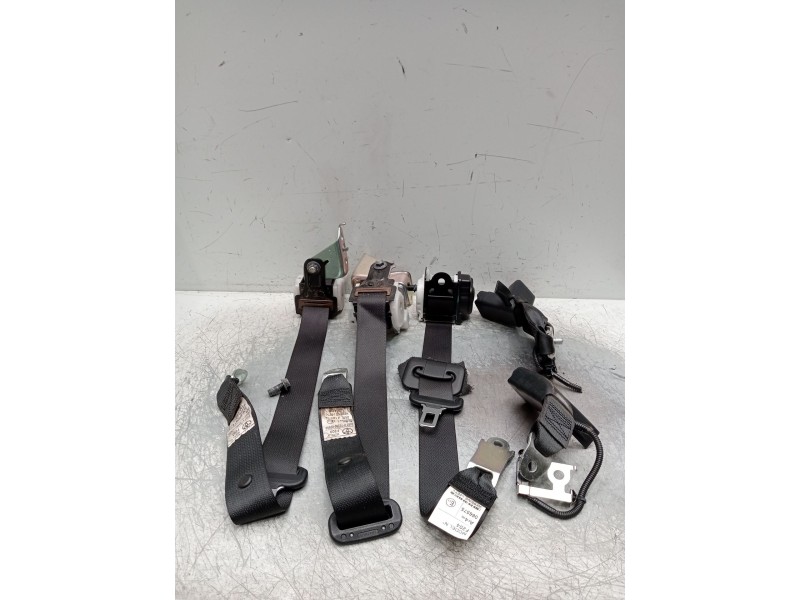 Recambio de juego cinturones trasero para toyota auris (_e18_) 1.3 (nre180_) referencia OEM IAM   