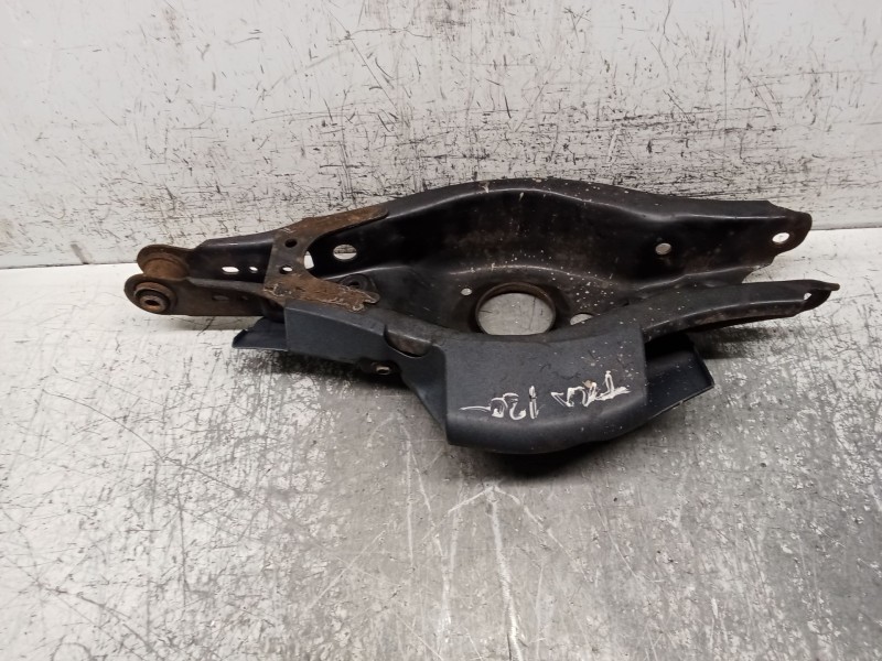 Recambio de brazo suspension inferior trasero izquierdo para toyota auris (_e18_) 1.3 (nre180_) referencia OEM IAM   