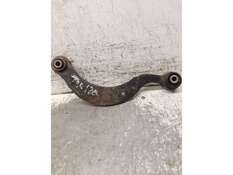 Recambio de brazo suspension superior trasero izquierdo para toyota auris (_e18_) 1.3 (nre180_) referencia OEM IAM   