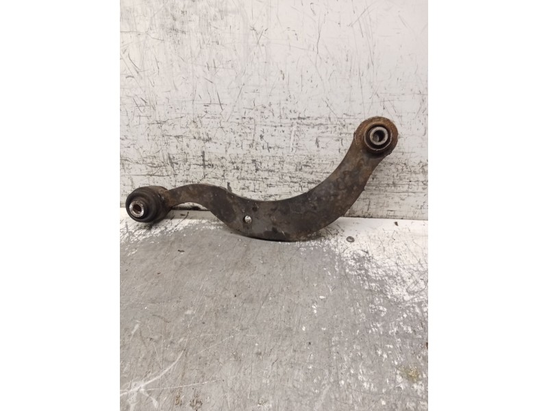 Recambio de brazo suspension superior trasero izquierdo para toyota auris (_e18_) 1.3 (nre180_) referencia OEM IAM   