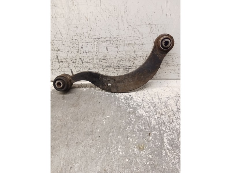 Recambio de brazo suspension superior trasero derecho para toyota auris (_e18_) 1.3 (nre180_) referencia OEM IAM   
