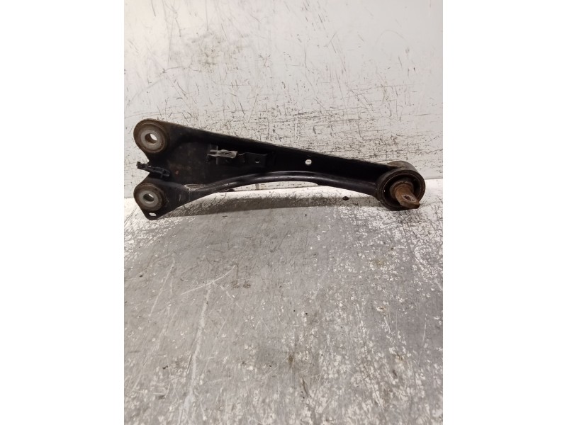 Recambio de brazo suspension superior trasero derecho para toyota auris (_e18_) 1.3 (nre180_) referencia OEM IAM   