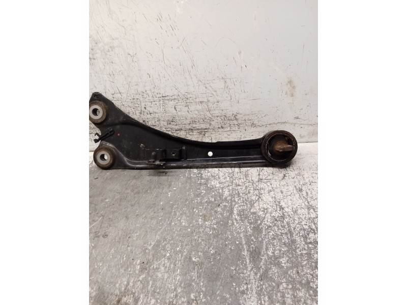 Recambio de brazo suspension superior trasero izquierdo para toyota auris (_e18_) 1.3 (nre180_) referencia OEM IAM   