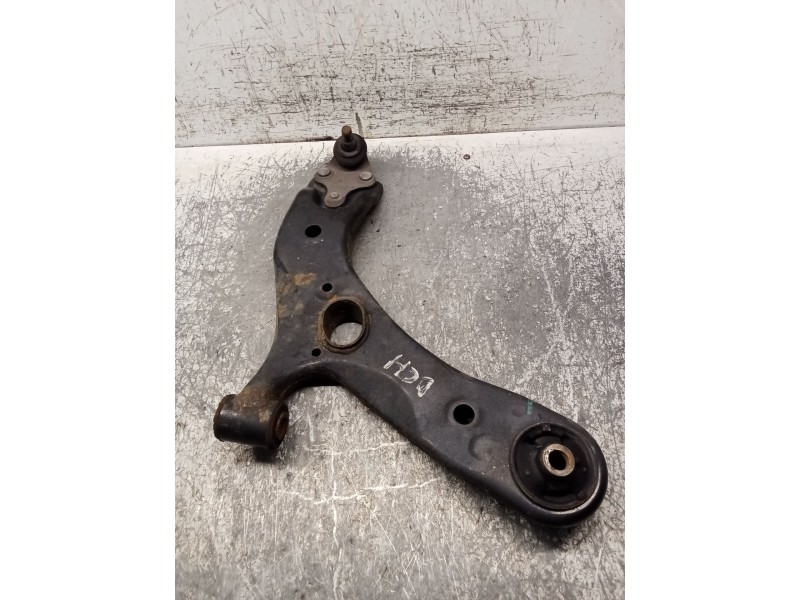 Recambio de brazo suspension inferior delantero derecho para toyota auris (_e18_) 1.3 (nre180_) referencia OEM IAM   