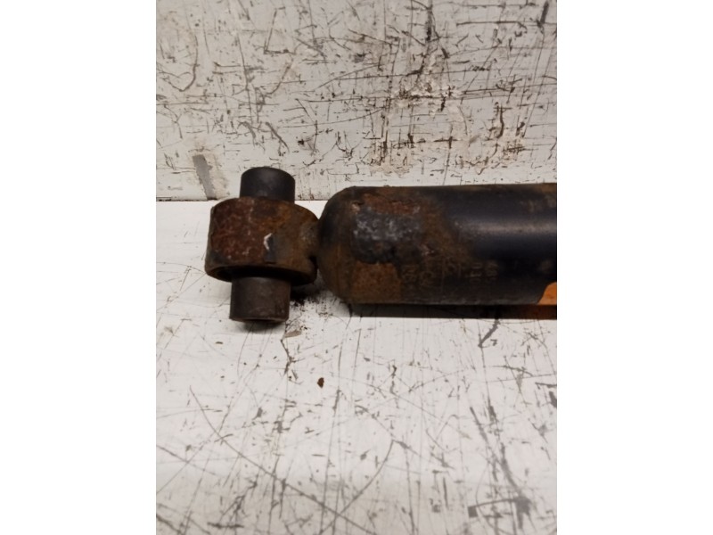 Recambio de amortiguador trasero derecho para toyota auris (_e18_) 1.3 (nre180_) referencia OEM IAM 4853002A50  