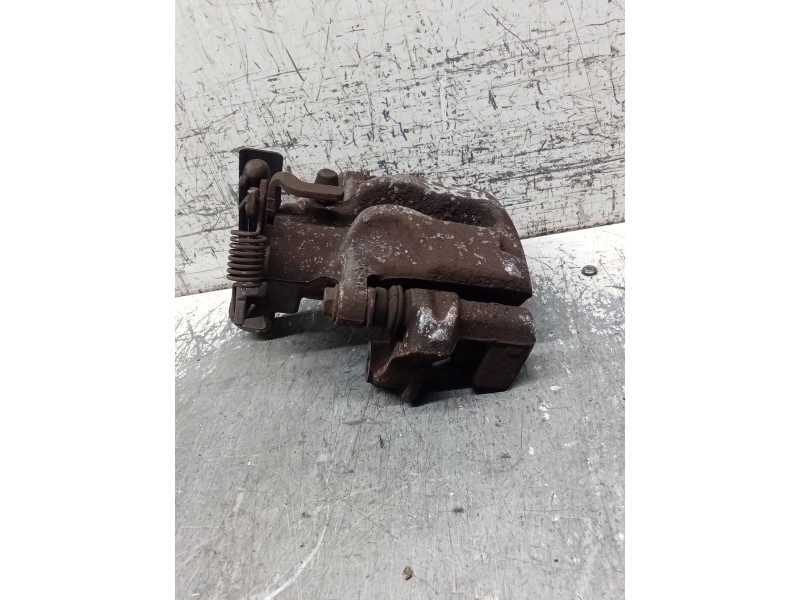 Recambio de pinza freno trasera derecha para toyota auris (_e18_) 1.3 (nre180_) referencia OEM IAM   