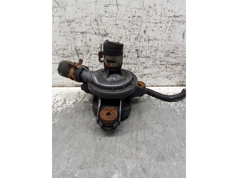 Recambio de bomba agua para toyota auris (_e18_) 1.3 (nre180_) referencia OEM IAM G904052010  